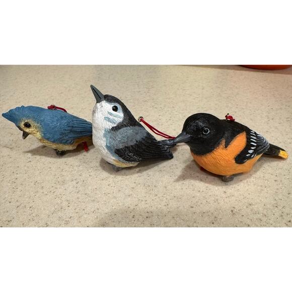 Set of 3 poly resin bird ornaments - Picture 1 of 7